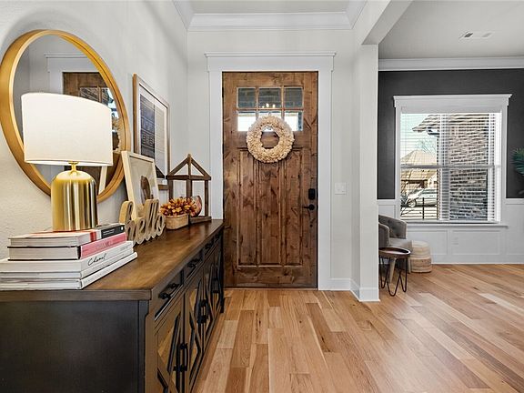 3rd image of 1610 Grace Pl