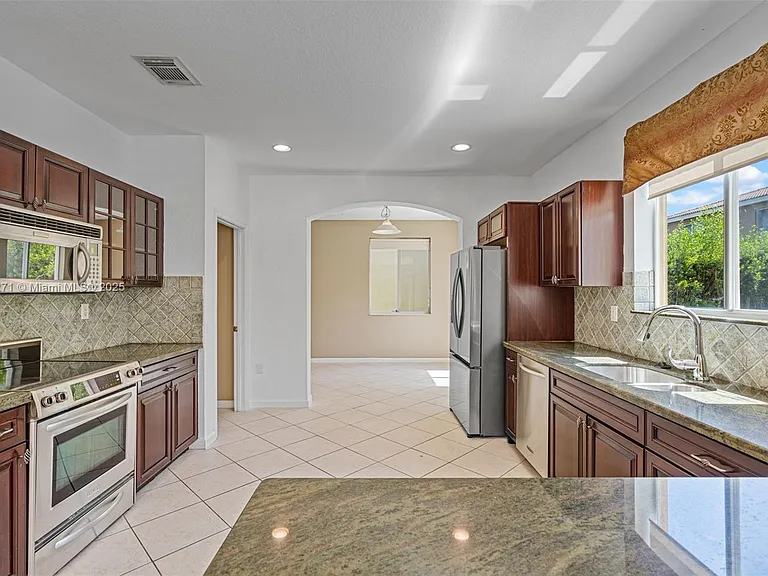 20530 NW 12th Ct — Photo 5