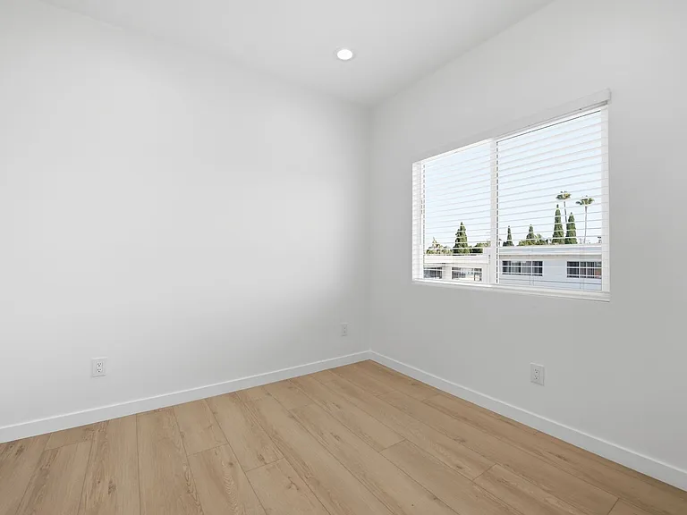 6914 Eberhart St — Photo 12