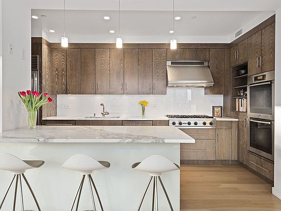 3rd image of 231-233 10th Ave Penthouse 2