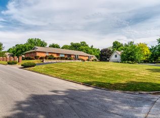 2510 S Edgewater Dr, Springfield, MO 65804