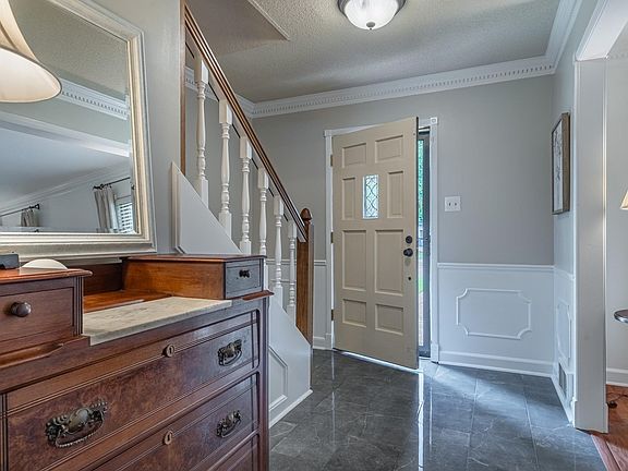 3rd image of 1908 Thorncroft Dr