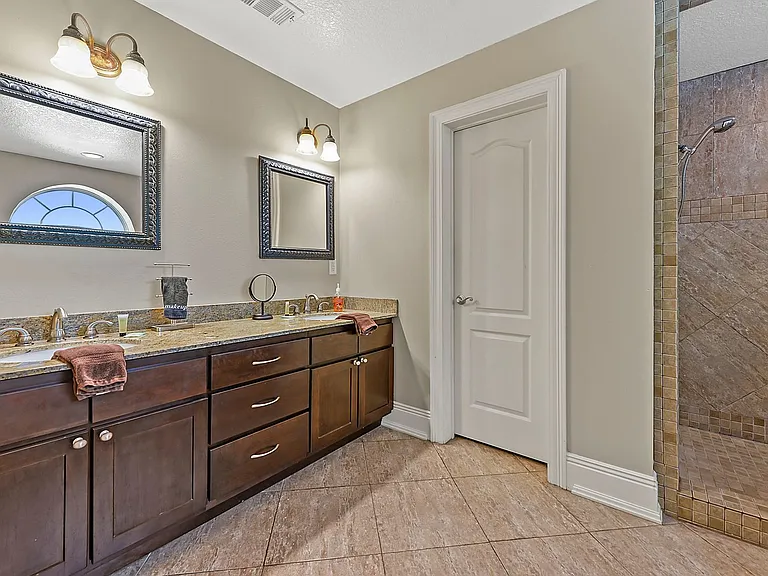 386 Meaut St — Photo 10