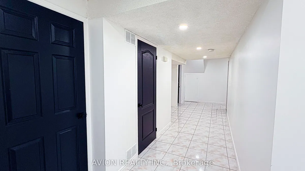 Building Photo - 2 Bute Ct #LOWER
