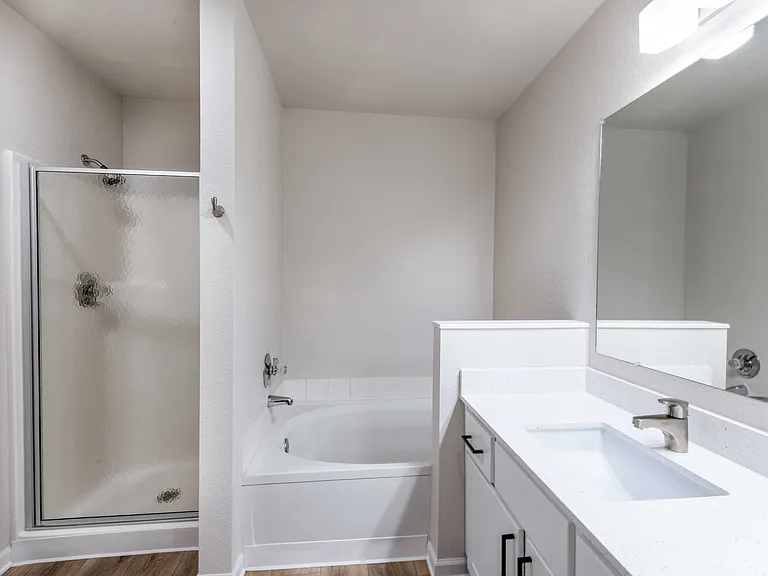 Pavilions at Silver Sage Apartments — Photo 44
