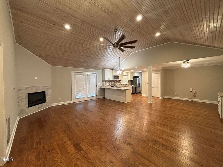 501 Merrie Rd — Photo 2