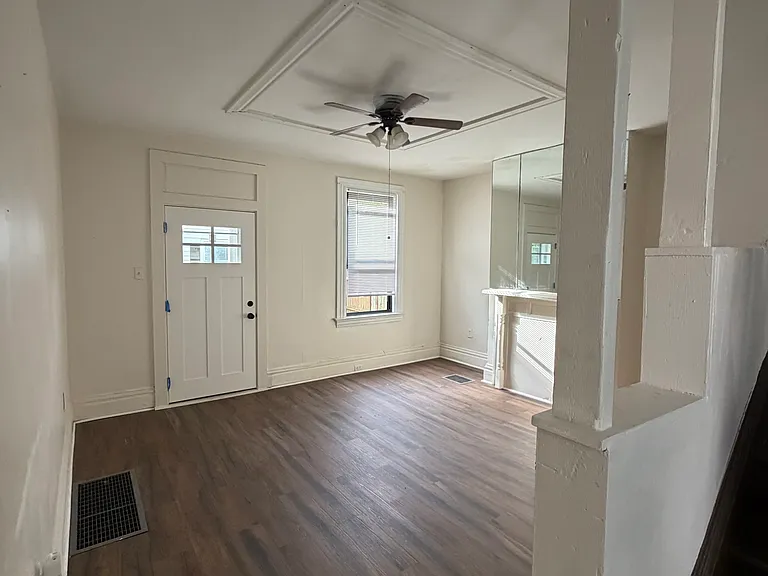 209 Rear 21 — Photo 5