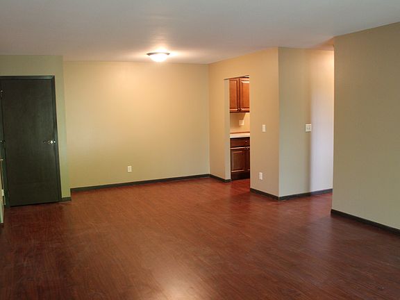 4th image of 637 Westridge Dr APT 4