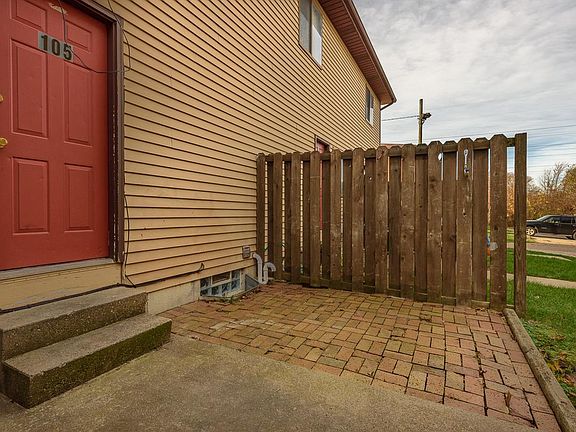 2nd image of 105 Peony St SW