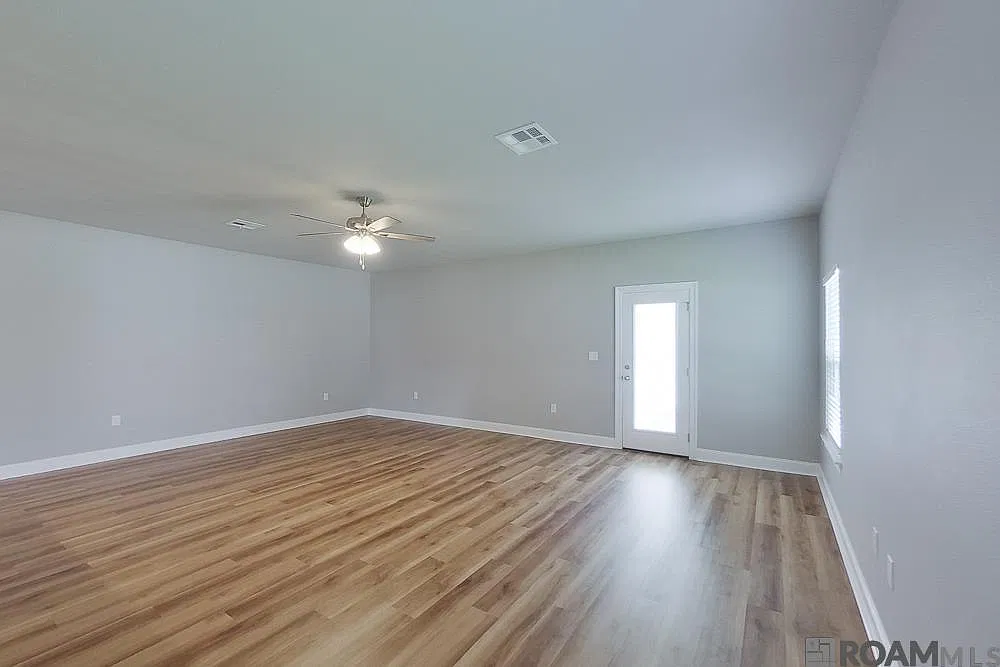 4 bed, 1950 sqft, $2,125 — Photo 2