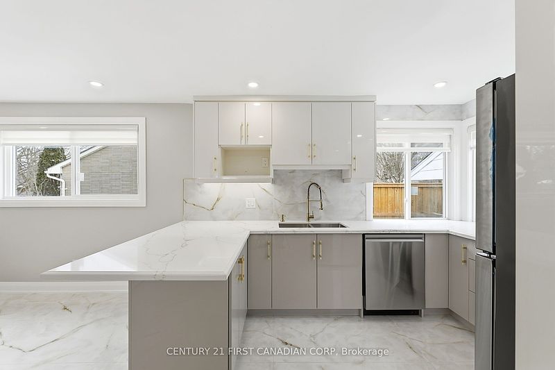 London House for rent - 6 Bedrooms — photo 8