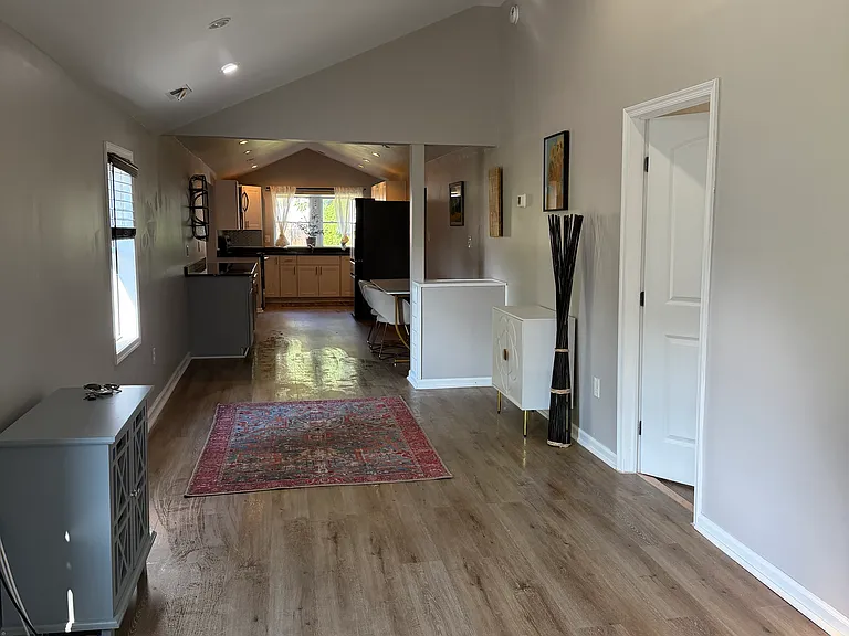 925 Excelsior Ave — Photo 2