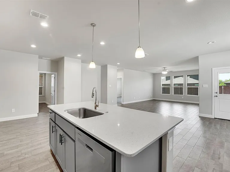1012 Southwark Dr — Photo 5