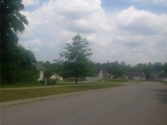 3rd image of 10 Berry Grove Ln