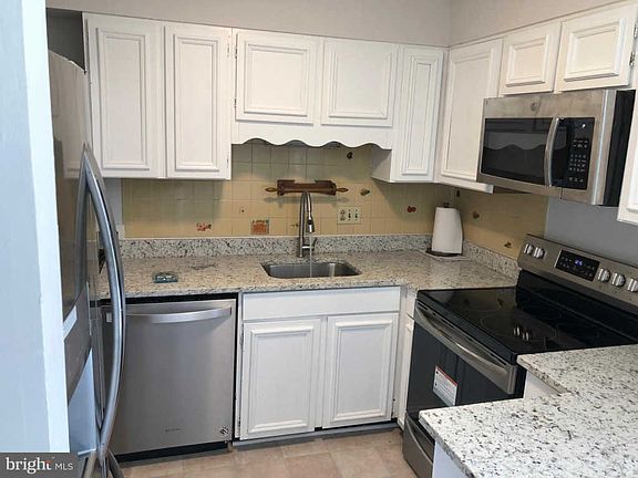 2nd image of 212 N Sterling Blvd