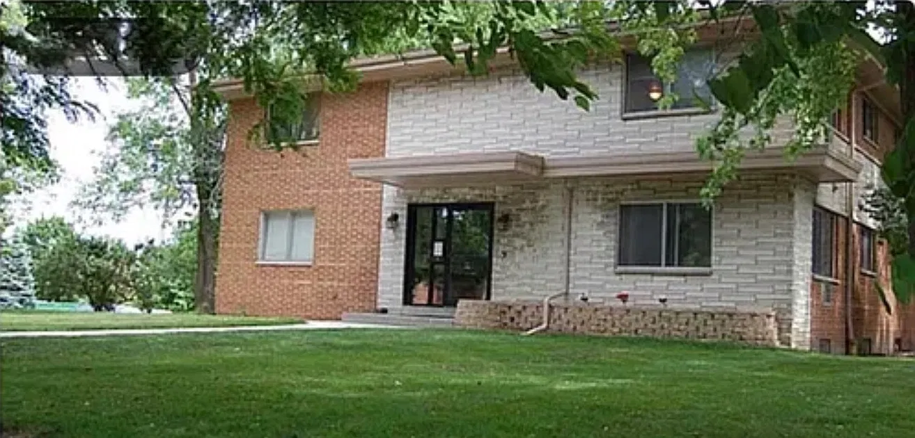 7357 Beloit Rd — Photo 2