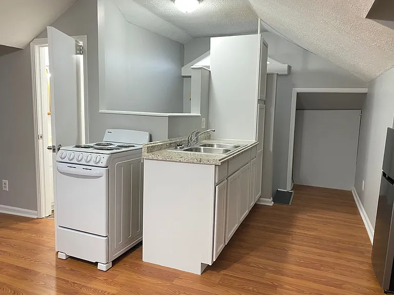 445 Greenwood Ave — Photo 9