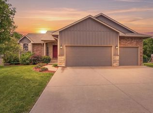 2615 N Woodridge Ct, Wichita, KS 67226