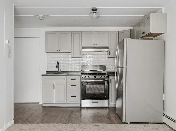 Mansion House, 101 Oaklawn Ave APT 59, Cranston, RI 02920