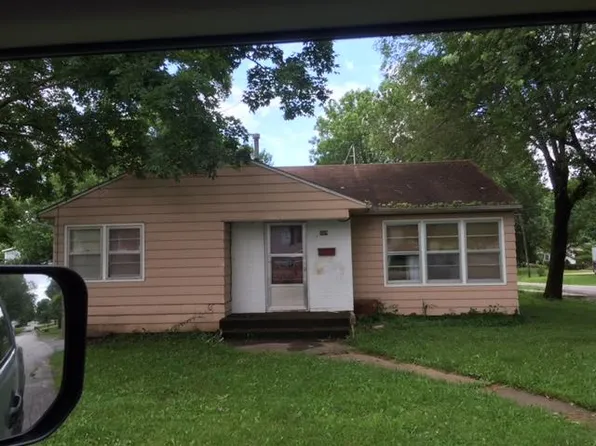 709 3rd St, Windsor, MO 65360