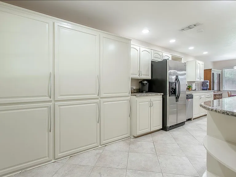 1428 Dumont Dr — Photo 10