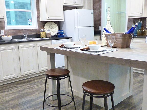 5th image of 23030 Evergreen Cir