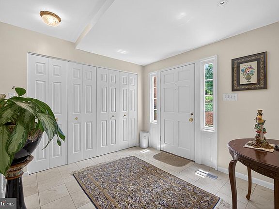 4th image of 1003 Priory Pl