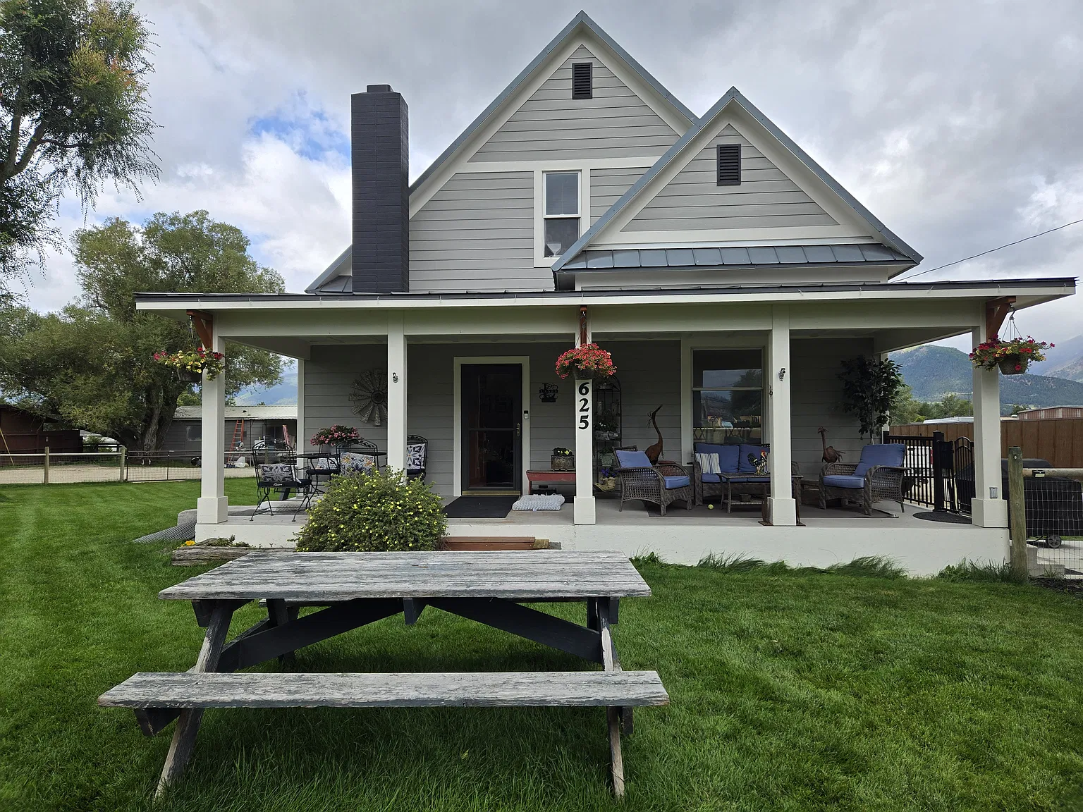 4 bed, 1.5 bath, 2000 sqft, $3,000 — Photo 1