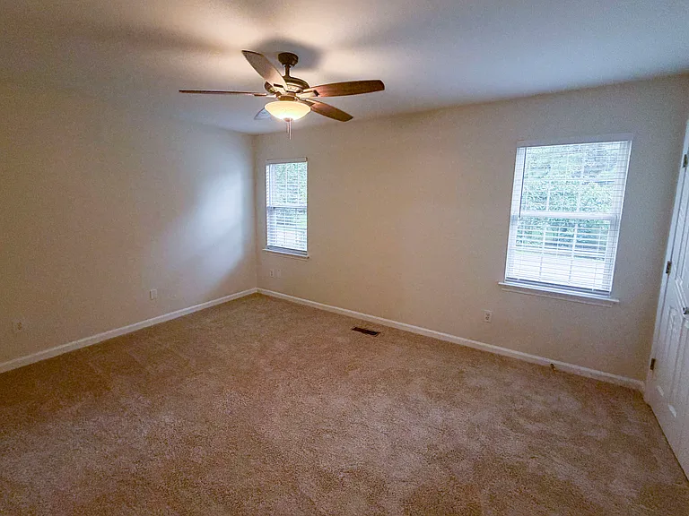 112 Sheffield Ct — Photo 21