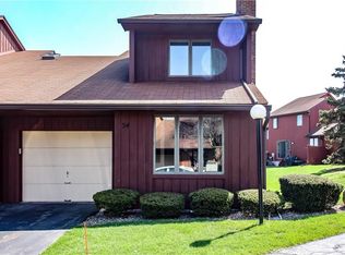 34 Treetop Dr, Fairport, NY 14450