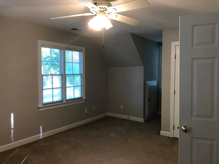 100 Landsdowne Ct — Photo 13