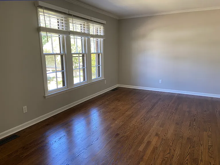 432 Cedar Hill Ln — Photo 3