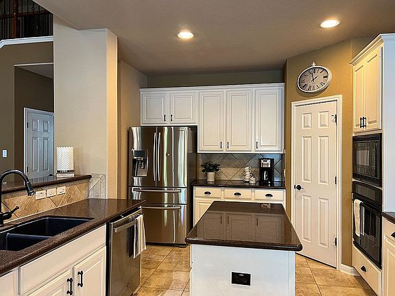 4th image of 2717 Plantation Dr