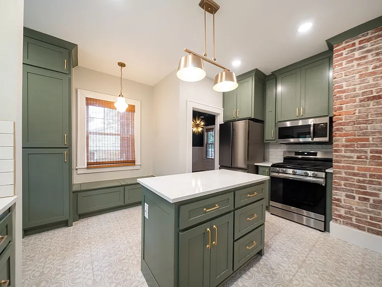 1431 Skyline Dr N — Photo 21