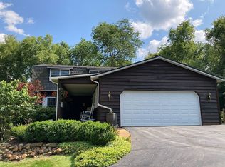 5776 Paint Valley Dr, Rochester, MI 48306