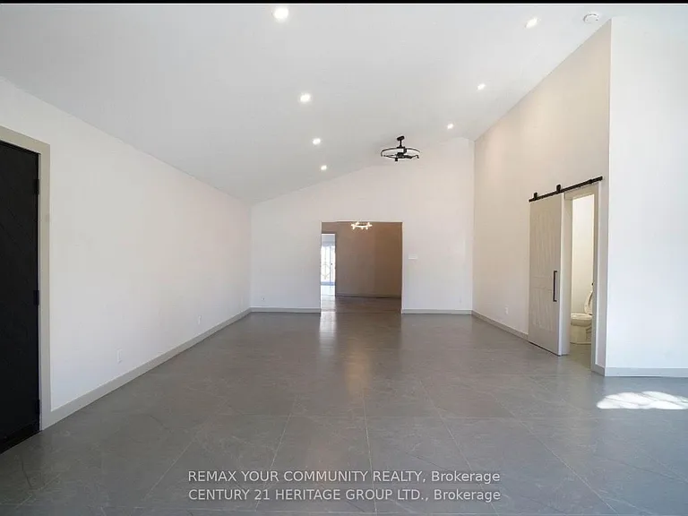236 Simcoe Ave — Photo 21