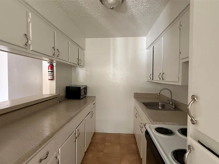 4921 Crawford St #19 — Photo 12