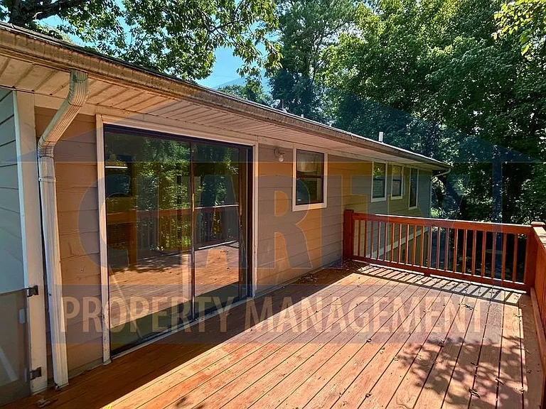 1970 Greendale Dr NE — Photo 7