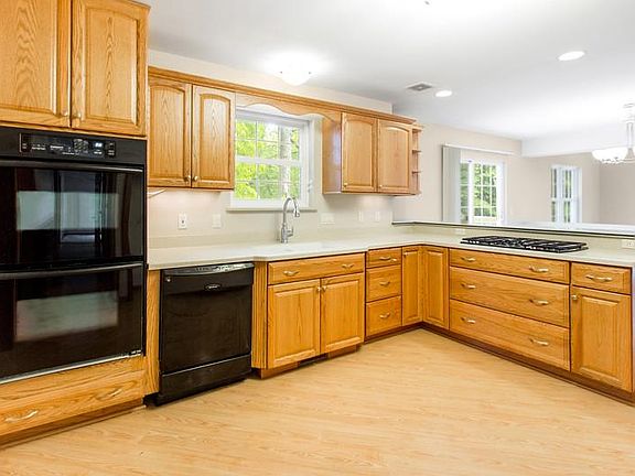 5th image of 436 Waubun Dr
