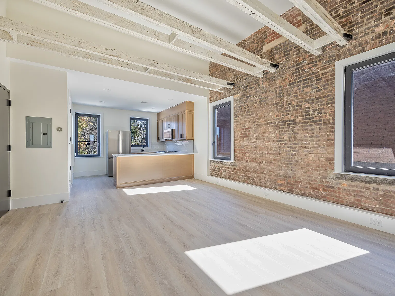 2 bed, 720 sqft, $3,000 — Photo 2