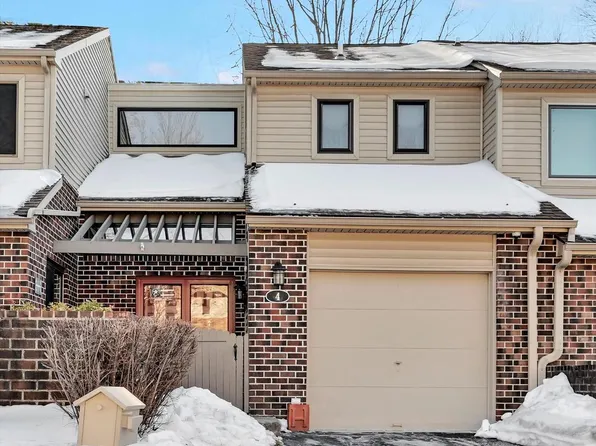 4 Knox Ct, Chesterbrook, PA 19087