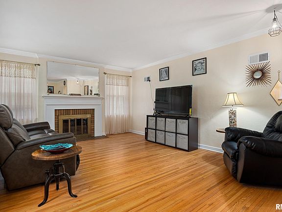 5th image of 509 W Florence Ave