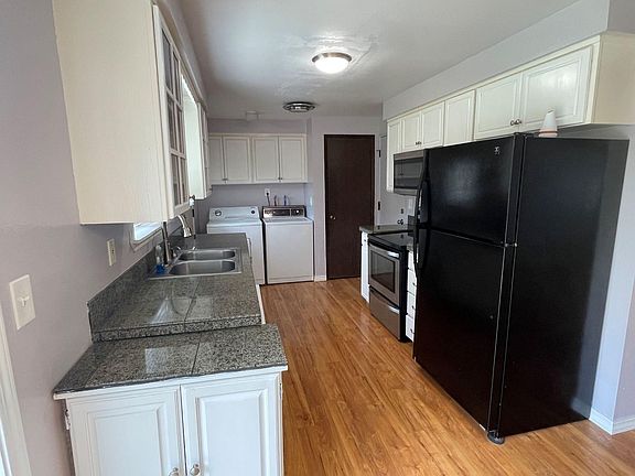 3rd image of 9511 152nd St E