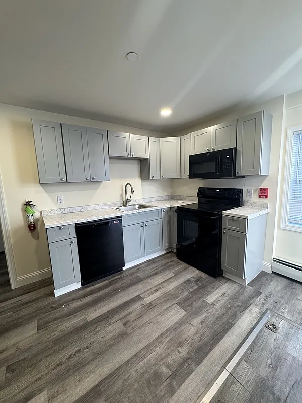 2 bed, 1.0 bath, $1,920 — Photo 3