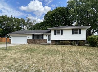 412 Weathering Dr, Mahomet, IL