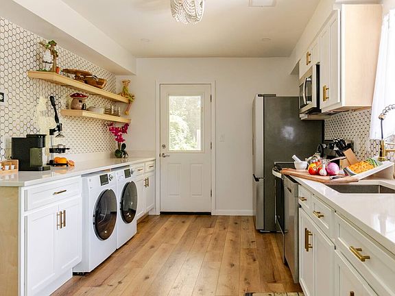 Kitchen with laundy units