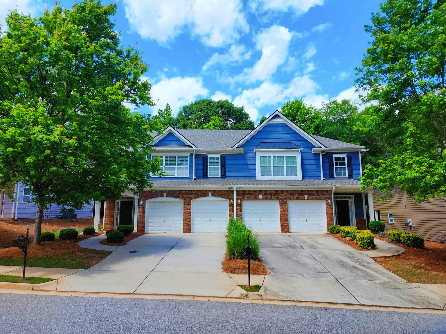 3 bed, 2.5 bath, 2102 sqft, $2,250 — Photo 1