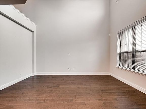 5th image of 2205 Jameson Ln