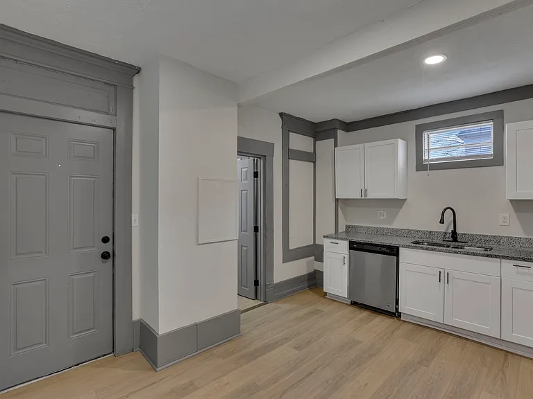 112 S Cypress Ave — Photo 7