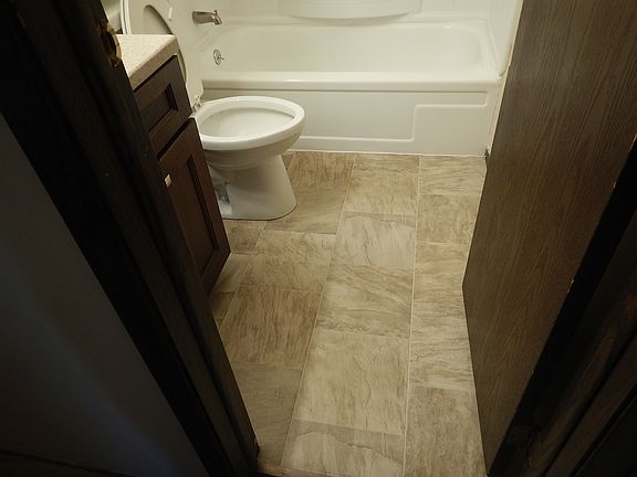 4th image of 2421 W 5th St